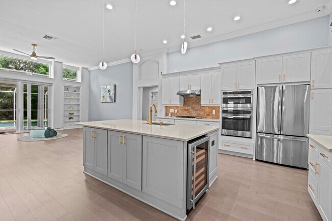 Building Photo - 9905 Woodbay Dr