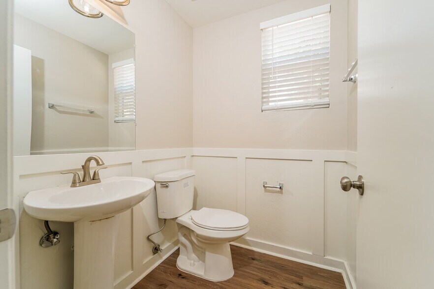 Building Photo - 2838 S Benton Cir