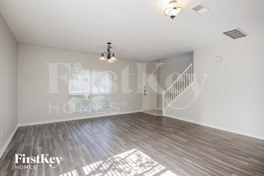 Building Photo - 2124 Twin Creek Ln