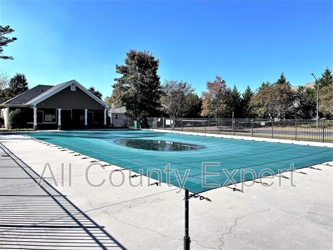 Building Photo - 599 Oakside Pl