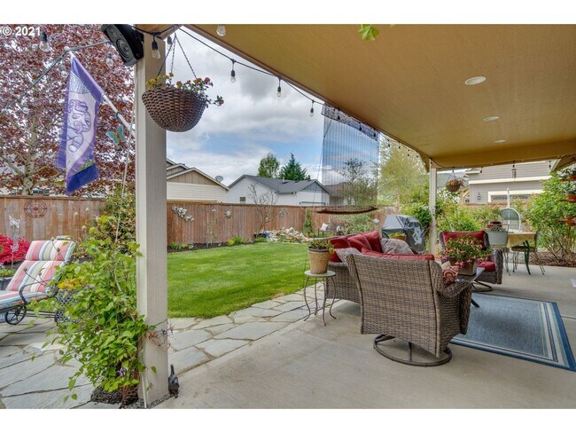 Building Photo - Charming One Level Custom Home