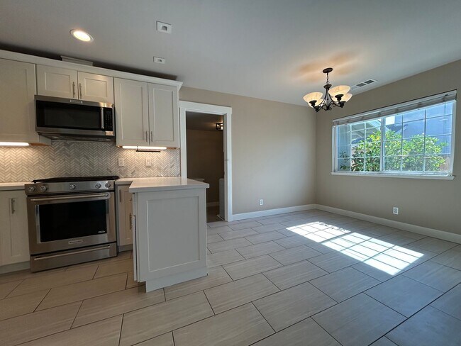 Building Photo - Recently Remodeled Single-Story 3/2 Gem in...