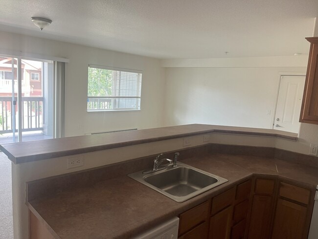Building Photo - 612 River View Dr