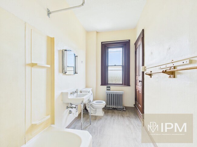 Building Photo - 24 N Main St