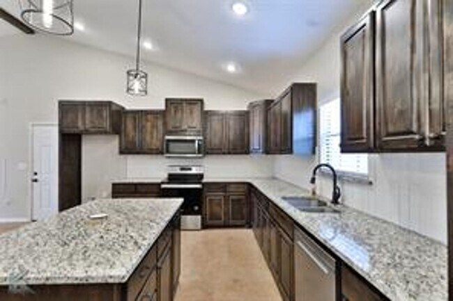 Building Photo - 1468 Bettis St