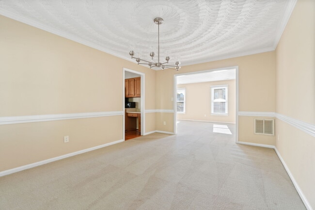 Building Photo - 1073 Heatherwood Dr