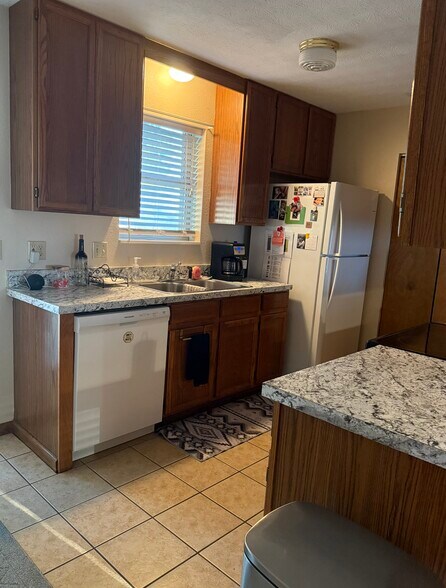 Building Photo - 407 Leffel Ct