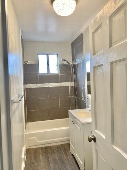 Building Photo - 817 Anaheim St