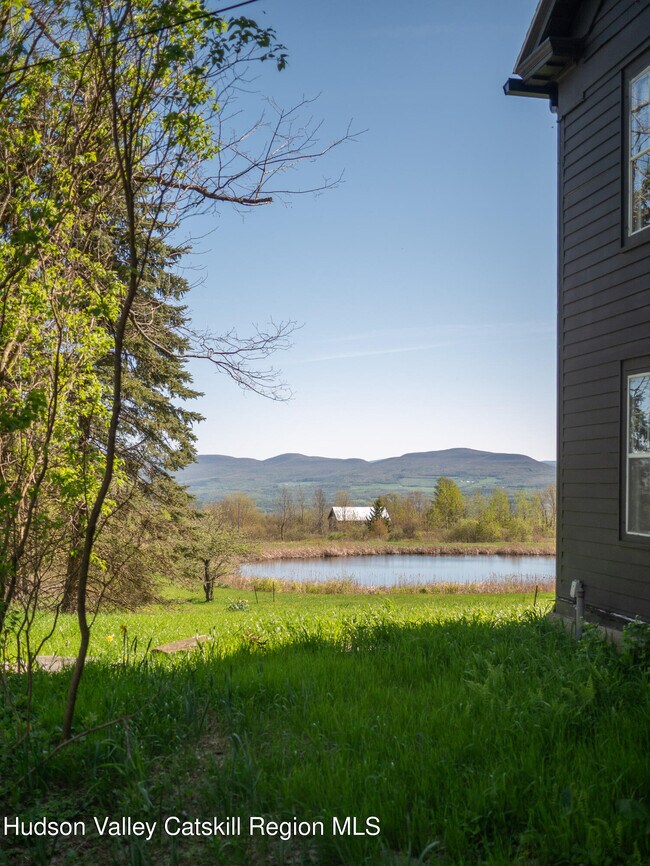 Building Photo - 483 Travis Hill Rd