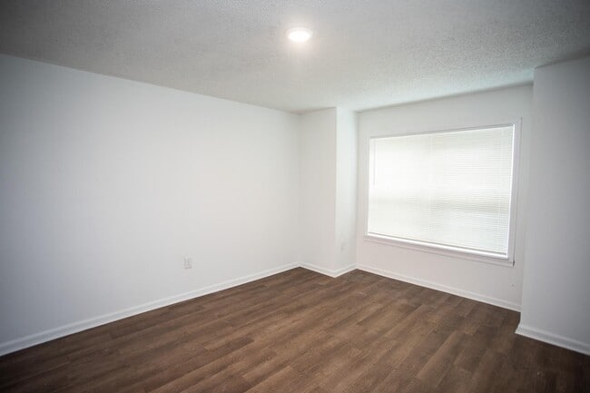 Building Photo - 109 Limoges St