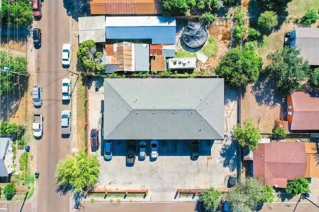 Building Photo - 2220 Santa Cleotilde Ave