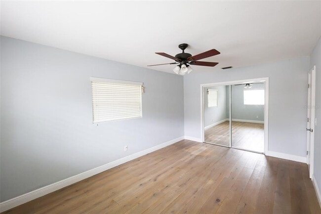 Building Photo - 686 Manor Dr W