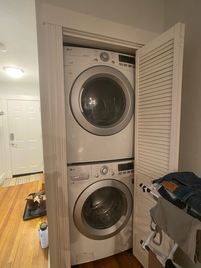 Building Photo - 76 Perkins St