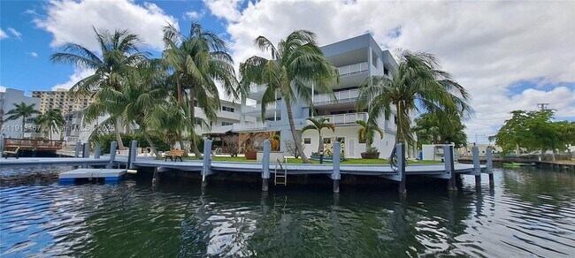 Building Photo - 468 Golden Isles Dr