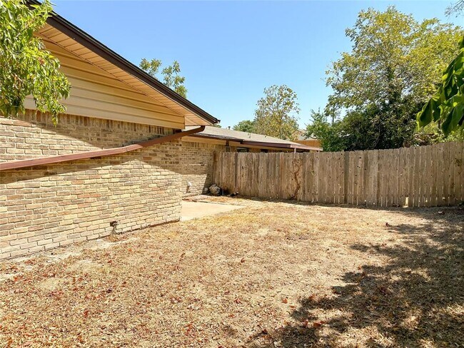 Building Photo - 11513 Whitewing Ave