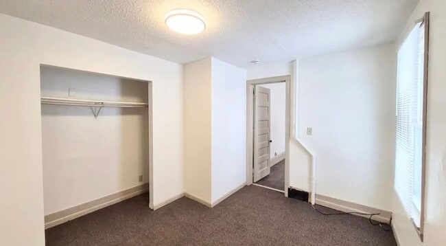 Building Photo - Beautiful 4-Bedroom Unit in St. Paul - Available Now!