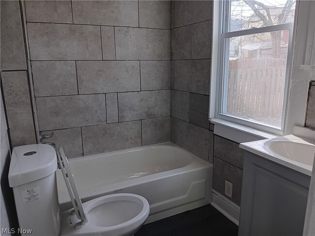 Building Photo - 1124 E 114th St