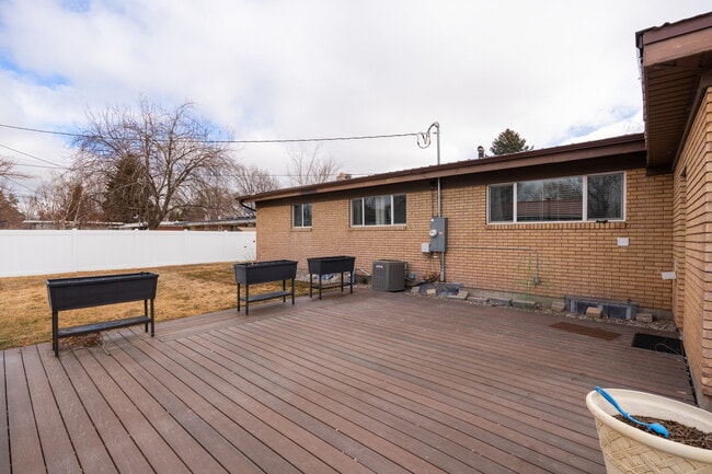 Building Photo - 428 Edwards Ave