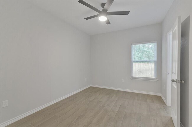 Building Photo - 352 Westchase St