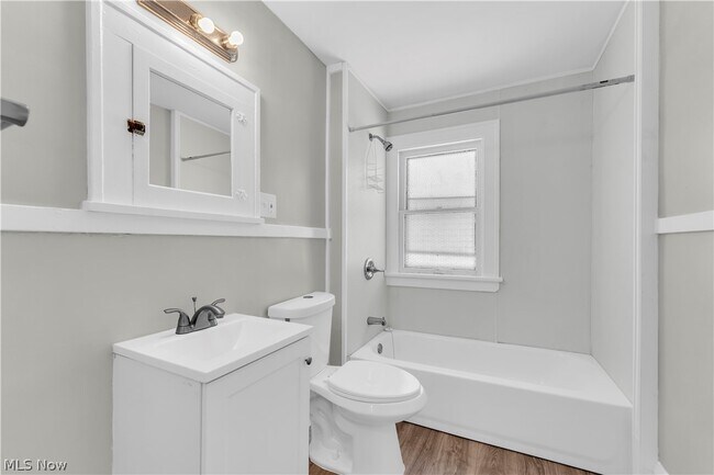 Building Photo - 3554 E 113th St