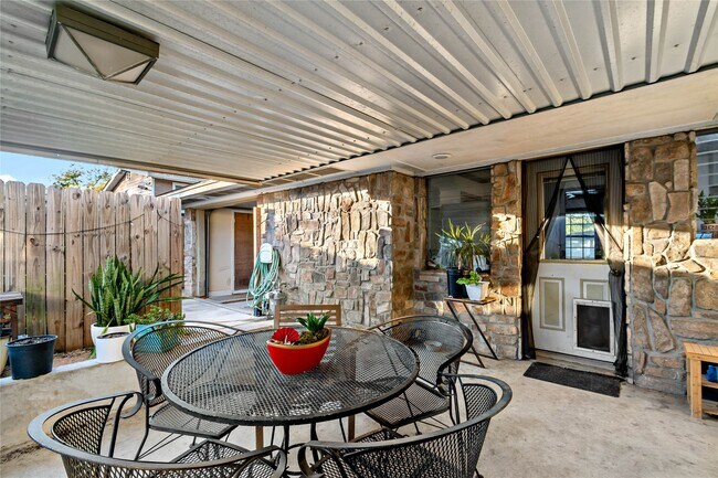 Building Photo - 5923 Moonmist Dr