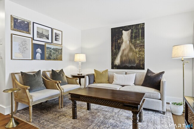 Building Photo - 60 Cinnamon Spring