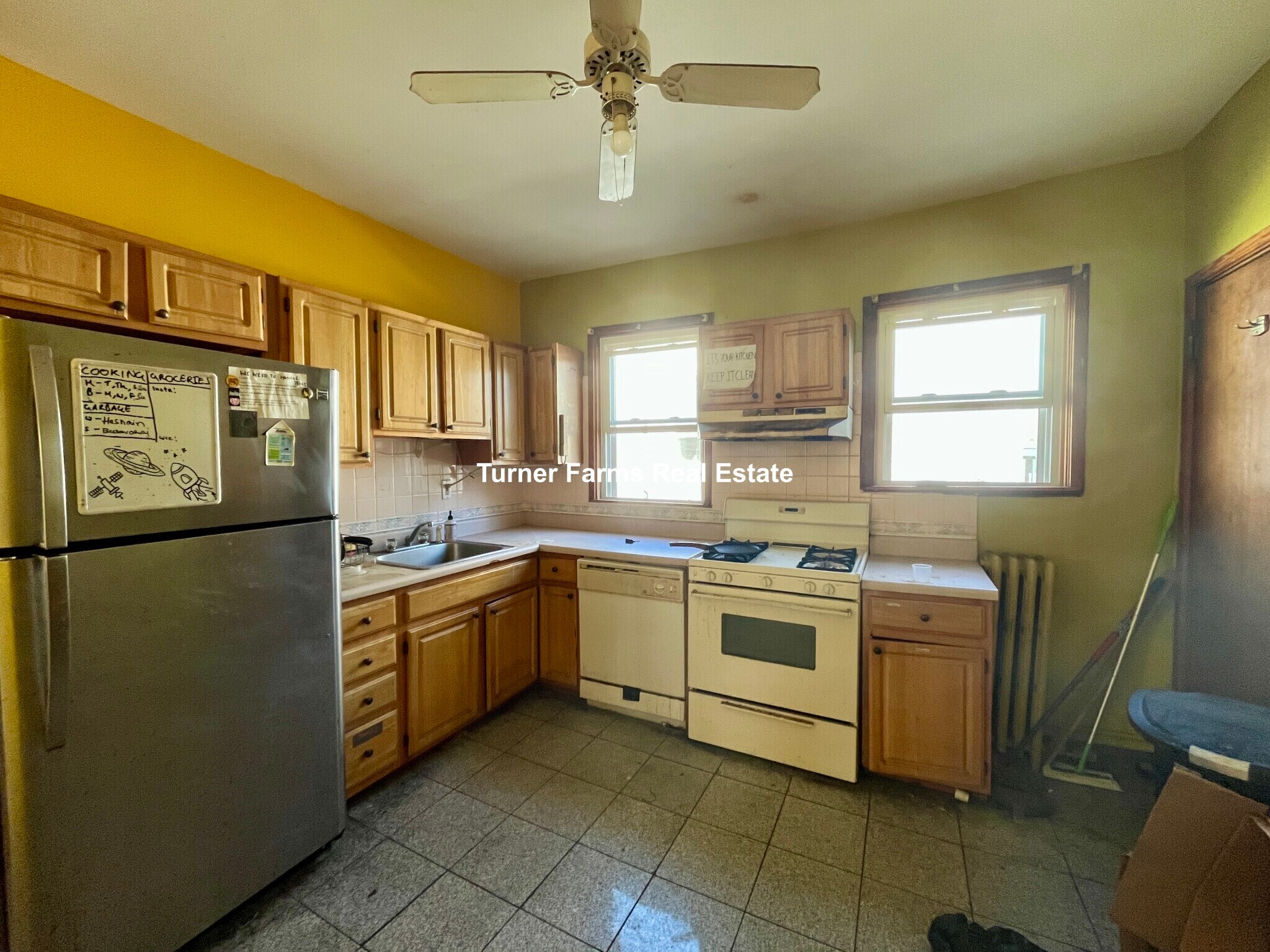 Building Photo - 49 Beech Glen St