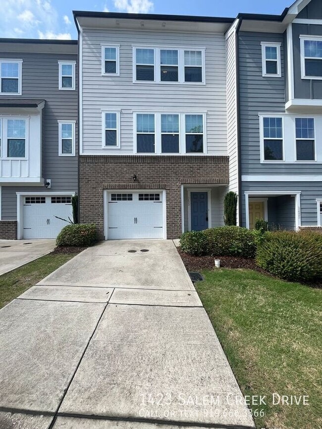 Primary Photo - 1423 Salem Creek Dr