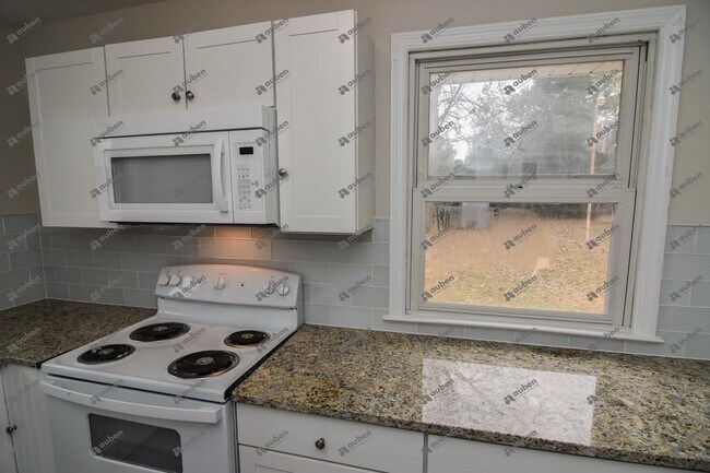 Building Photo - Coming Soon!! 3 Bedroom 1 Bath Home