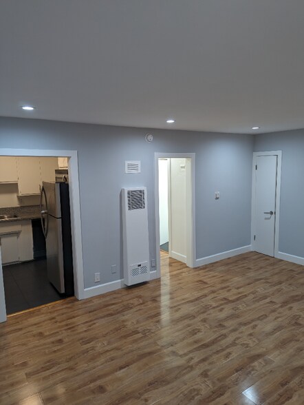 Building Photo - 7068 Lanewood Ave