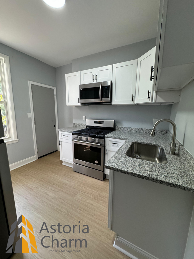 Building Photo - Newly Renovated 3BD/1.5BA townhome in Balt...