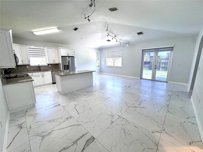 Building Photo - 21405 Ingraham Ave Rd