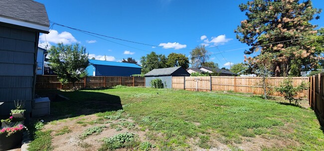 Building Photo - Charming 4 Bed, 2 Bath Home in Spokane! *S...