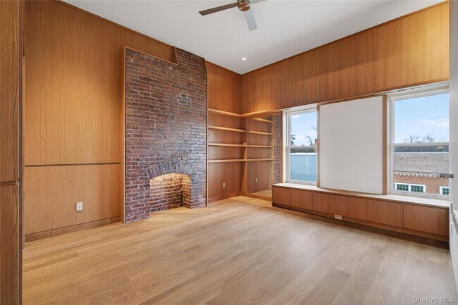 Building Photo - 316 Wall St