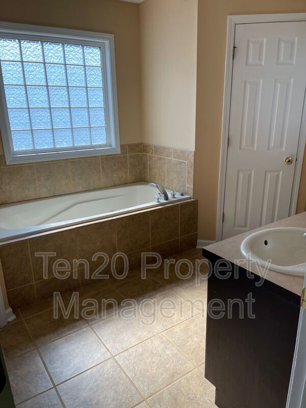 Building Photo - 817 Baycreek Ct