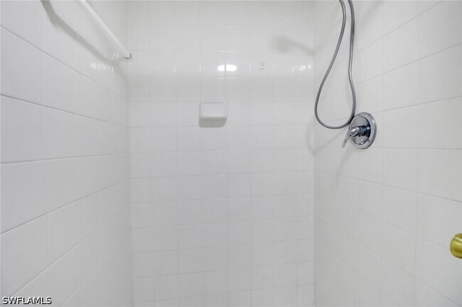 Building Photo - 4635 Bayshore Dr