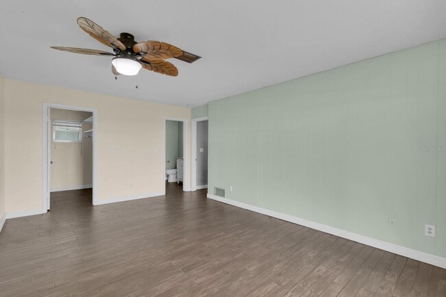 Building Photo - 203 Parkwood Ln