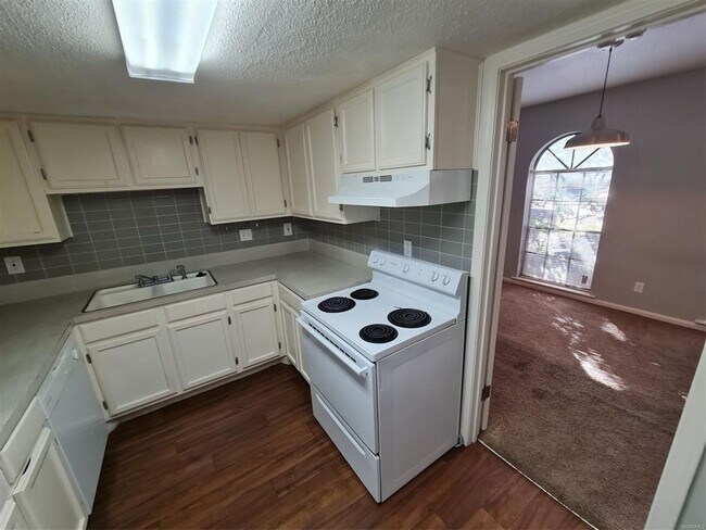 Building Photo - Charming 3-Bed, 2-Bath Townhouse in the Heart of Montgomery