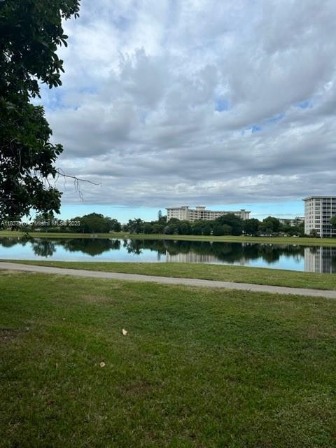 Building Photo - 2801 Palm Aire Dr