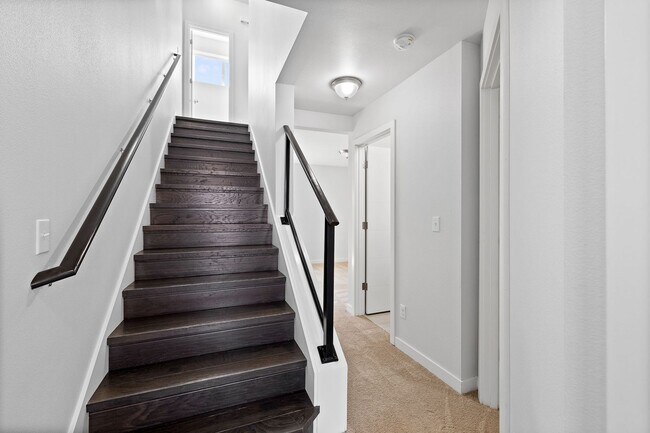 Building Photo - Spacious 3 Bed / 3.5 Bath Seattle Townhome!