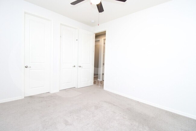 Building Photo - 2100 E Wisteria Dr