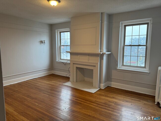 Building Photo - 144 Grove St