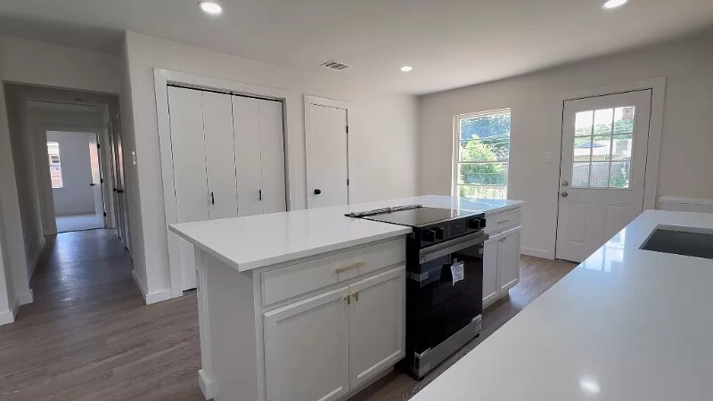 Building Photo - 10734 Coogan Dr