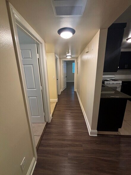 Building Photo - 539 W 93rd St