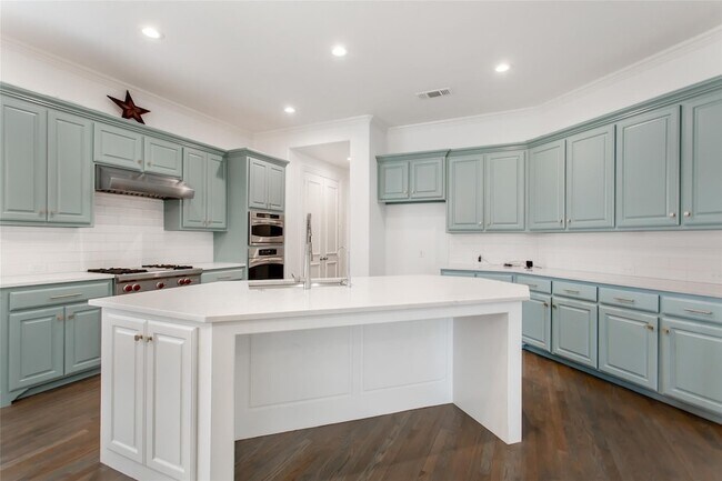 Building Photo - 921 Pine Burst Dr