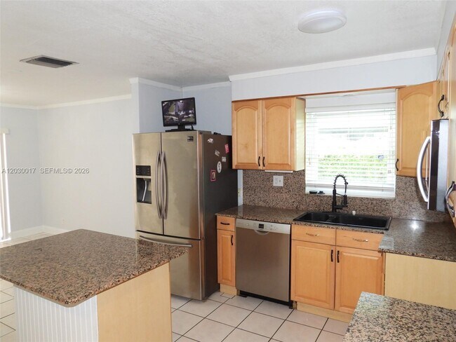 Building Photo - 9331 NW 33rd Manor