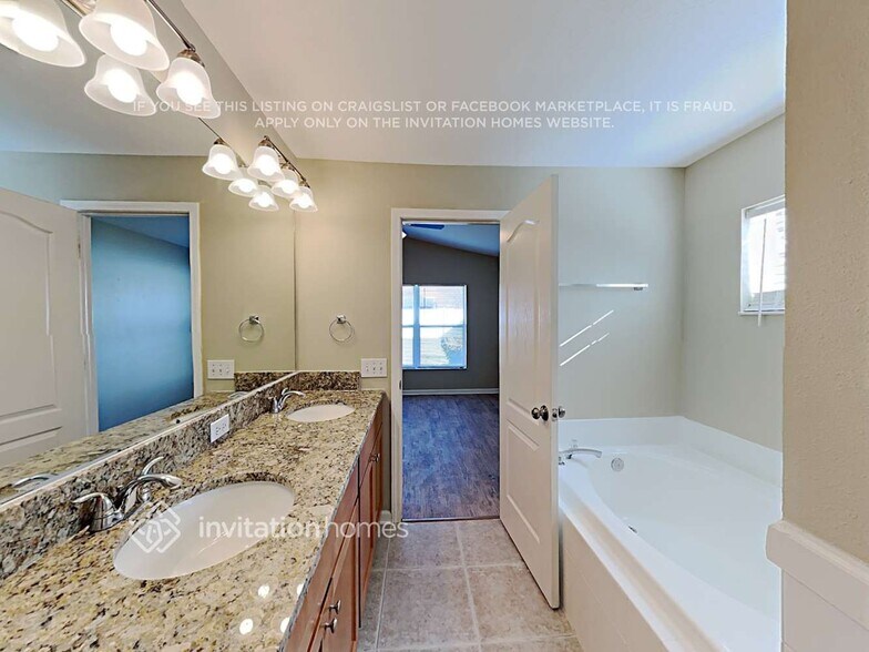 Building Photo - 10203 Hunters Haven Blvd