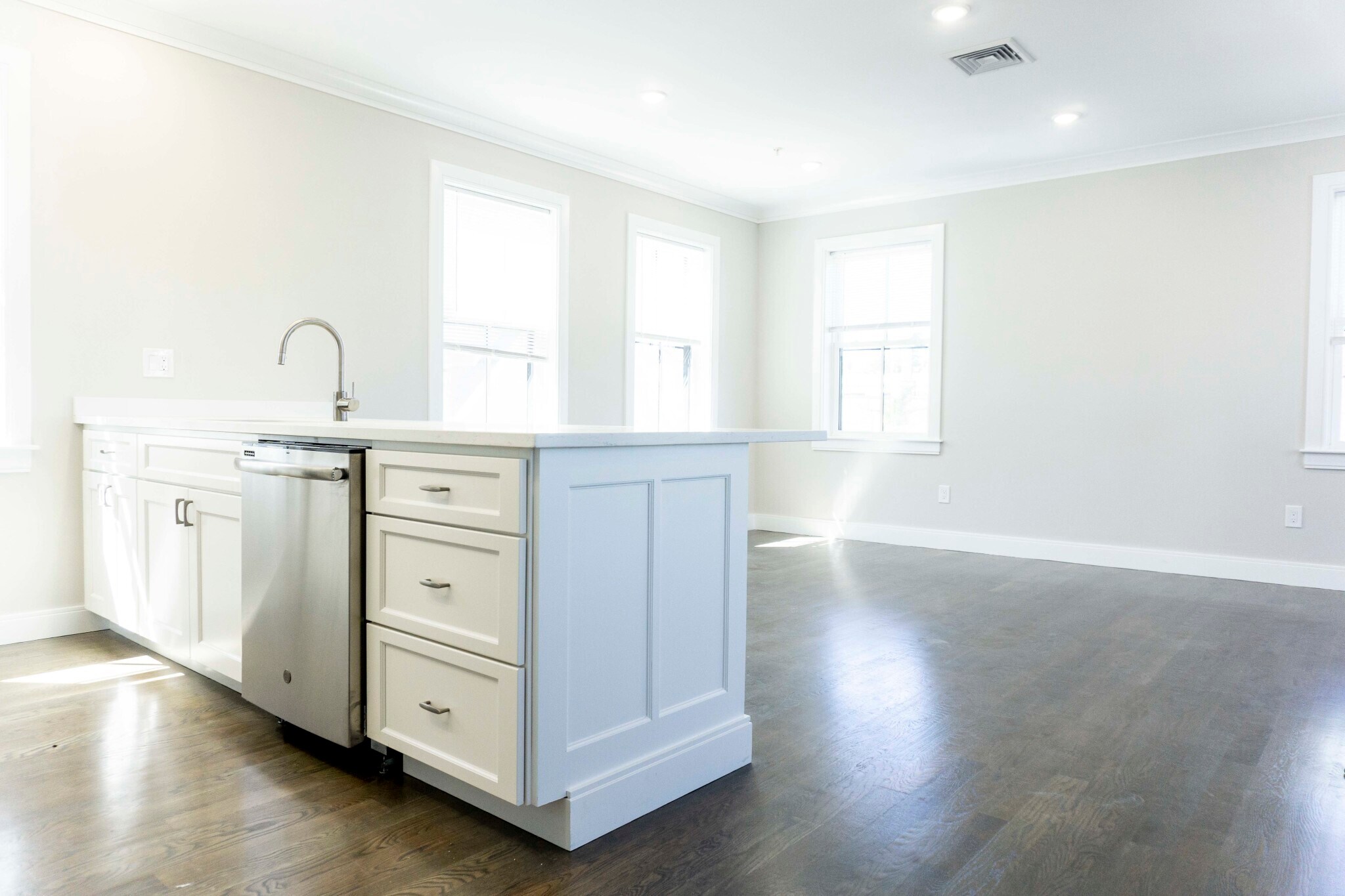 Building Photo - 80 Linden St