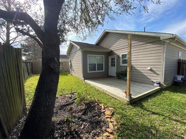 Building Photo - 10011 Sugarvine Ln