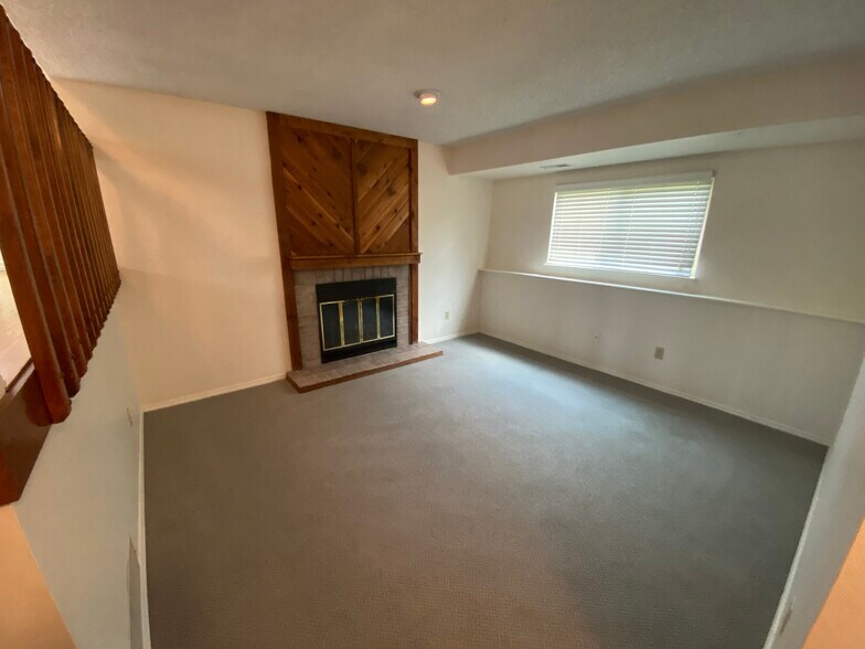 Building Photo - 1629 Maitland Ct